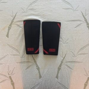 SBD Black and Red Knee Sleeves Size Small